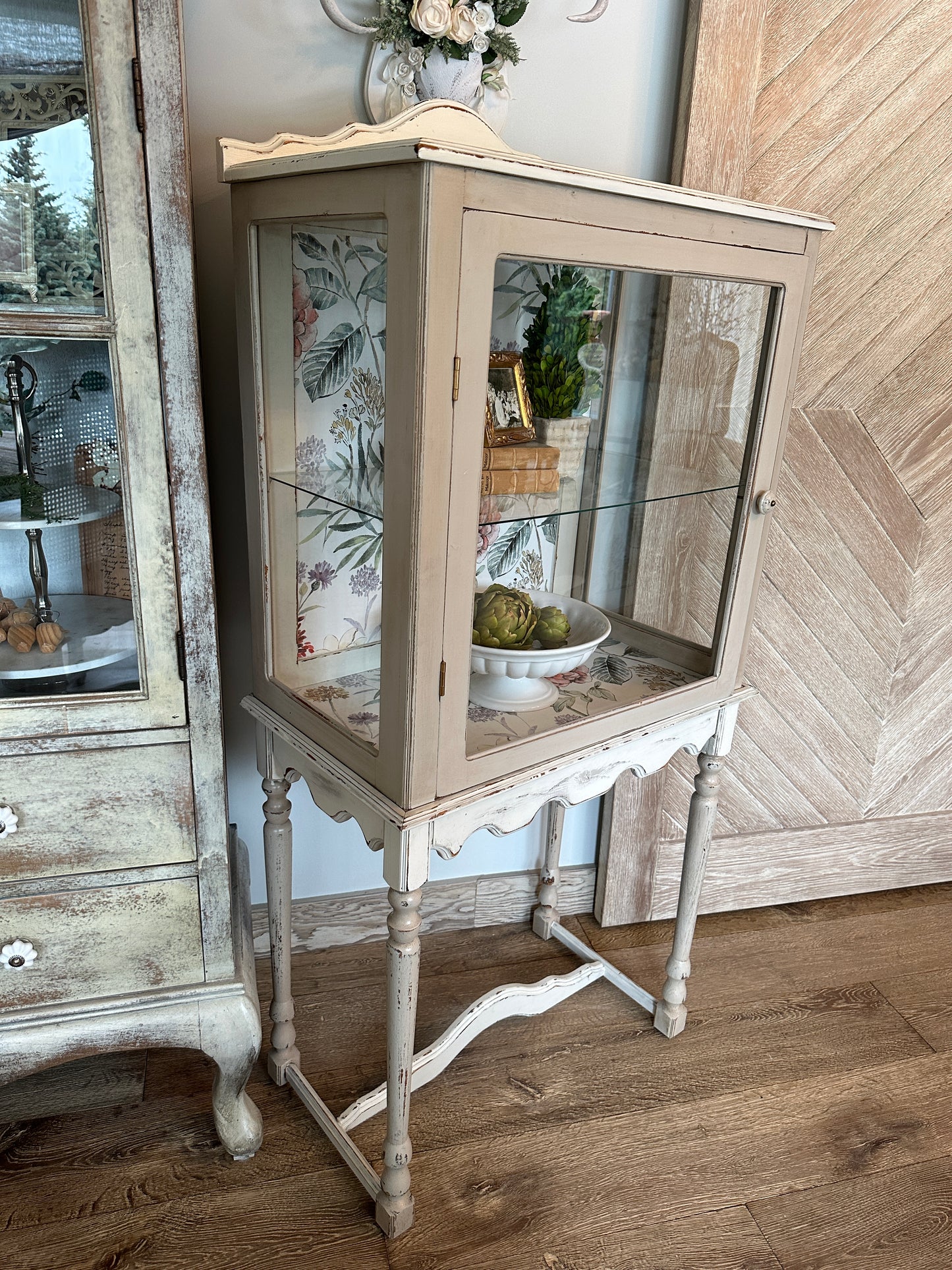 Display Cabinet; Vintage Painted