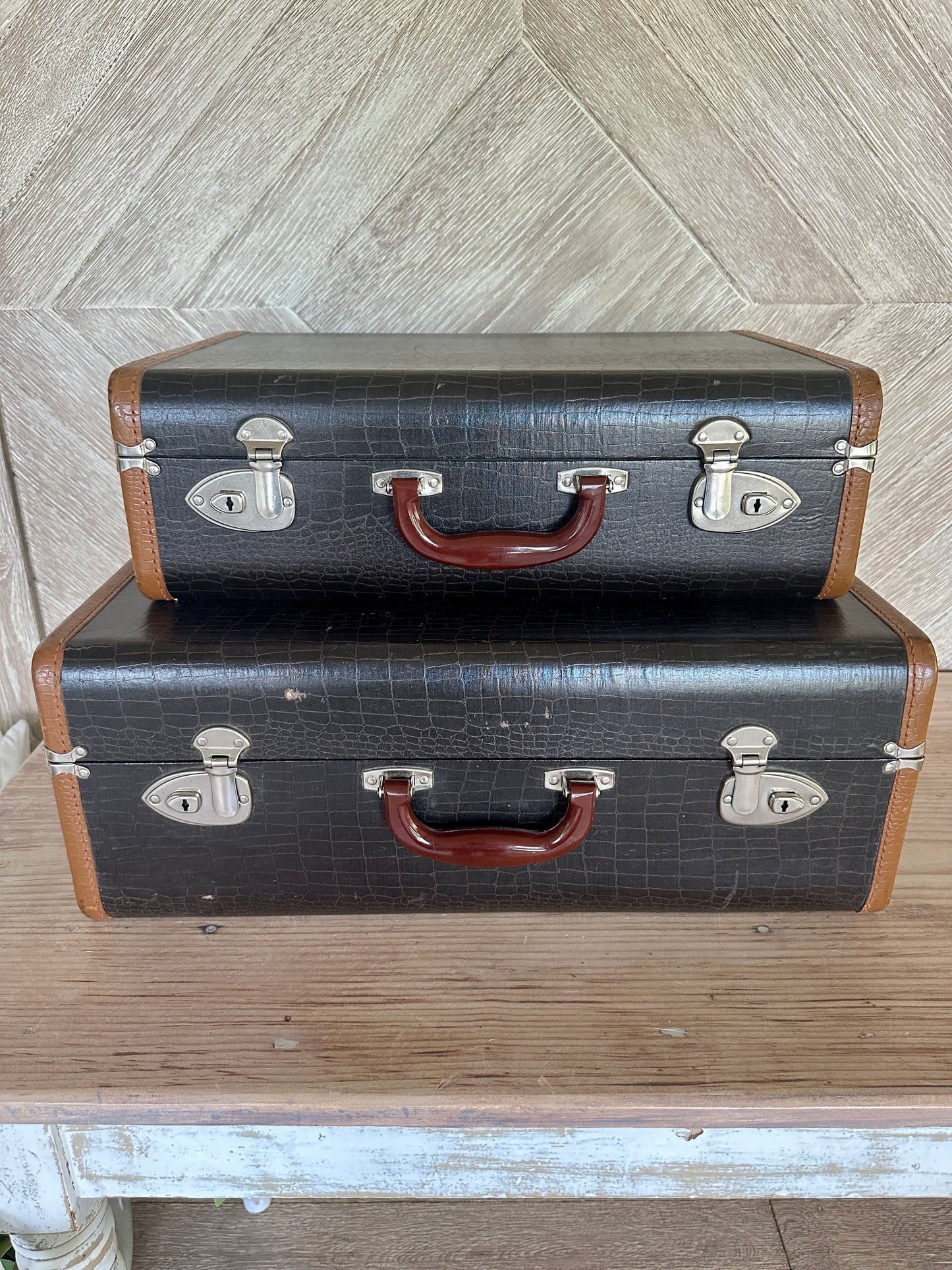 Suitcase Set of 2; Vintage