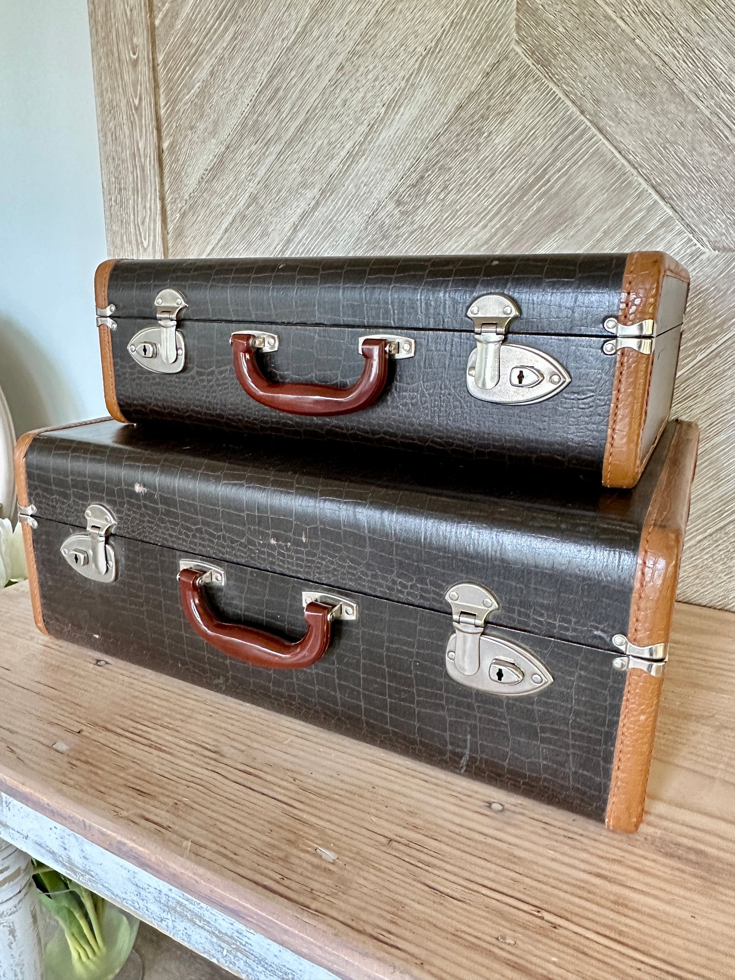 Suitcase Set of 2; Vintage