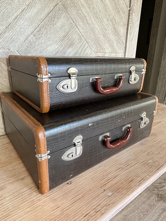 Suitcase Set of 2; Vintage