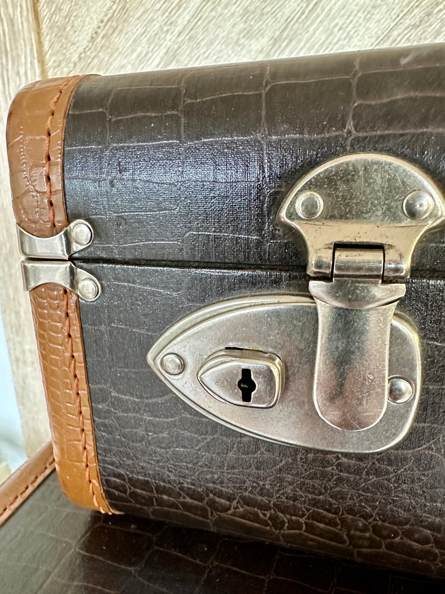 Suitcase Set of 2; Vintage