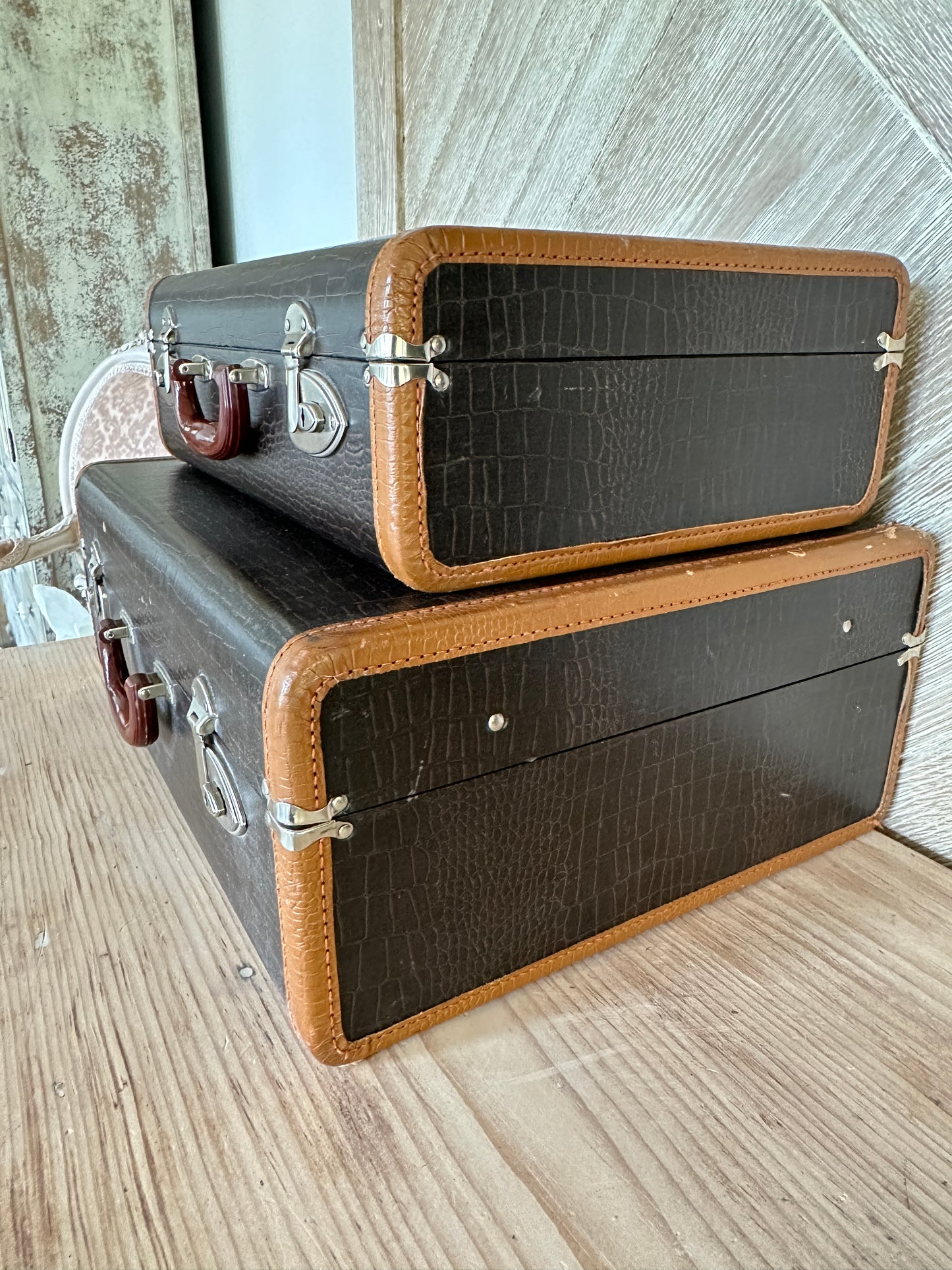 Suitcase Set of 2; Vintage