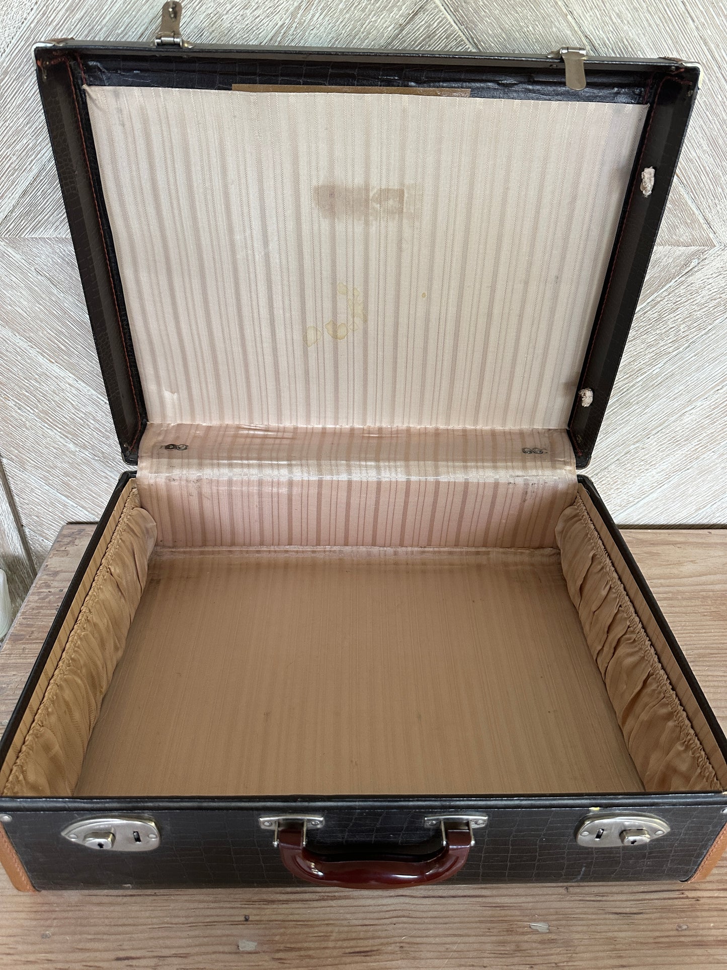 Suitcase Set of 2; Vintage