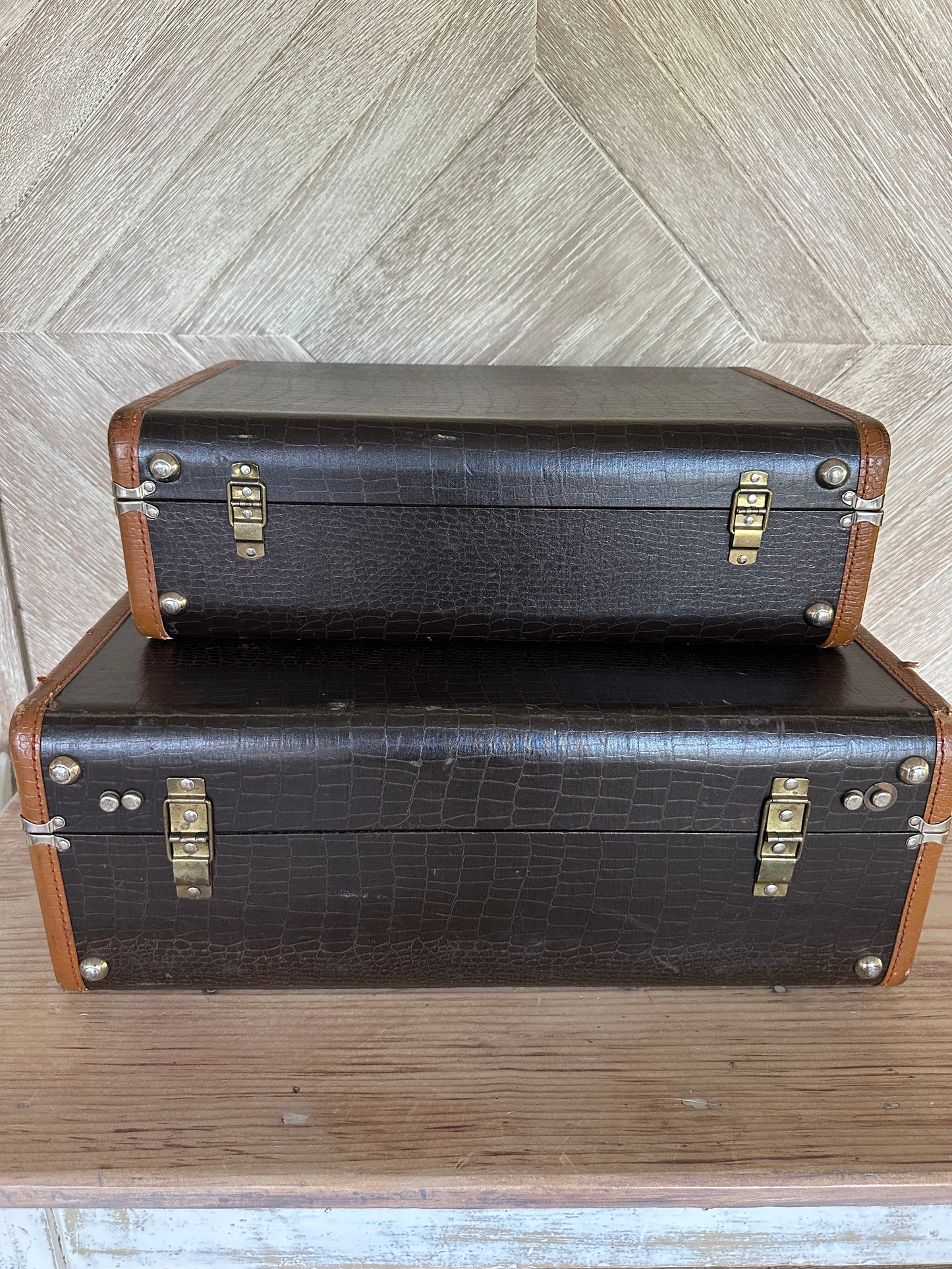 Suitcase Set of 2; Vintage